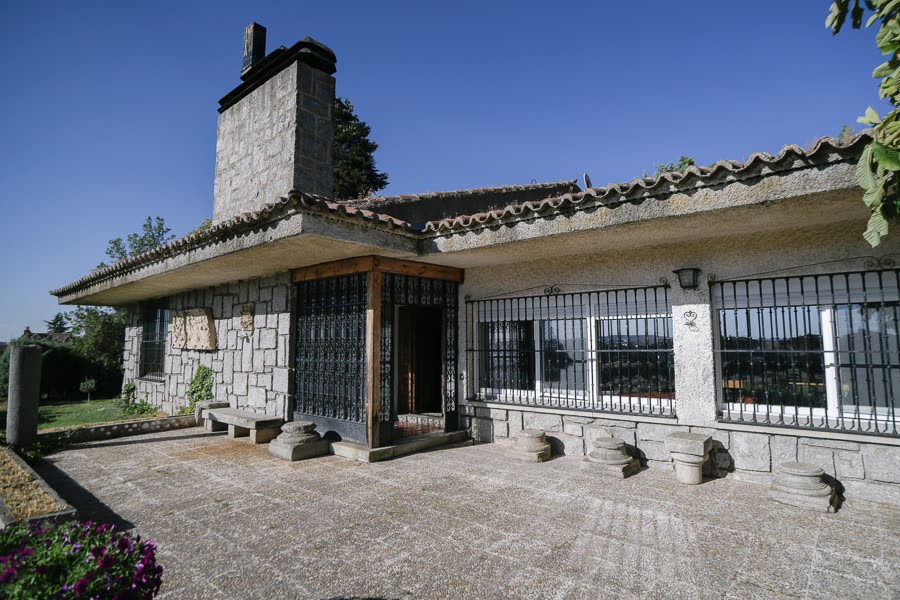 Fachada de piedra de Chalet de Gloria